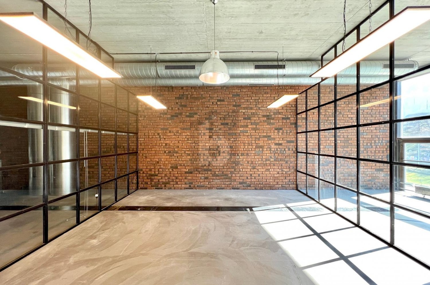 173m² office, photo 1 of 4