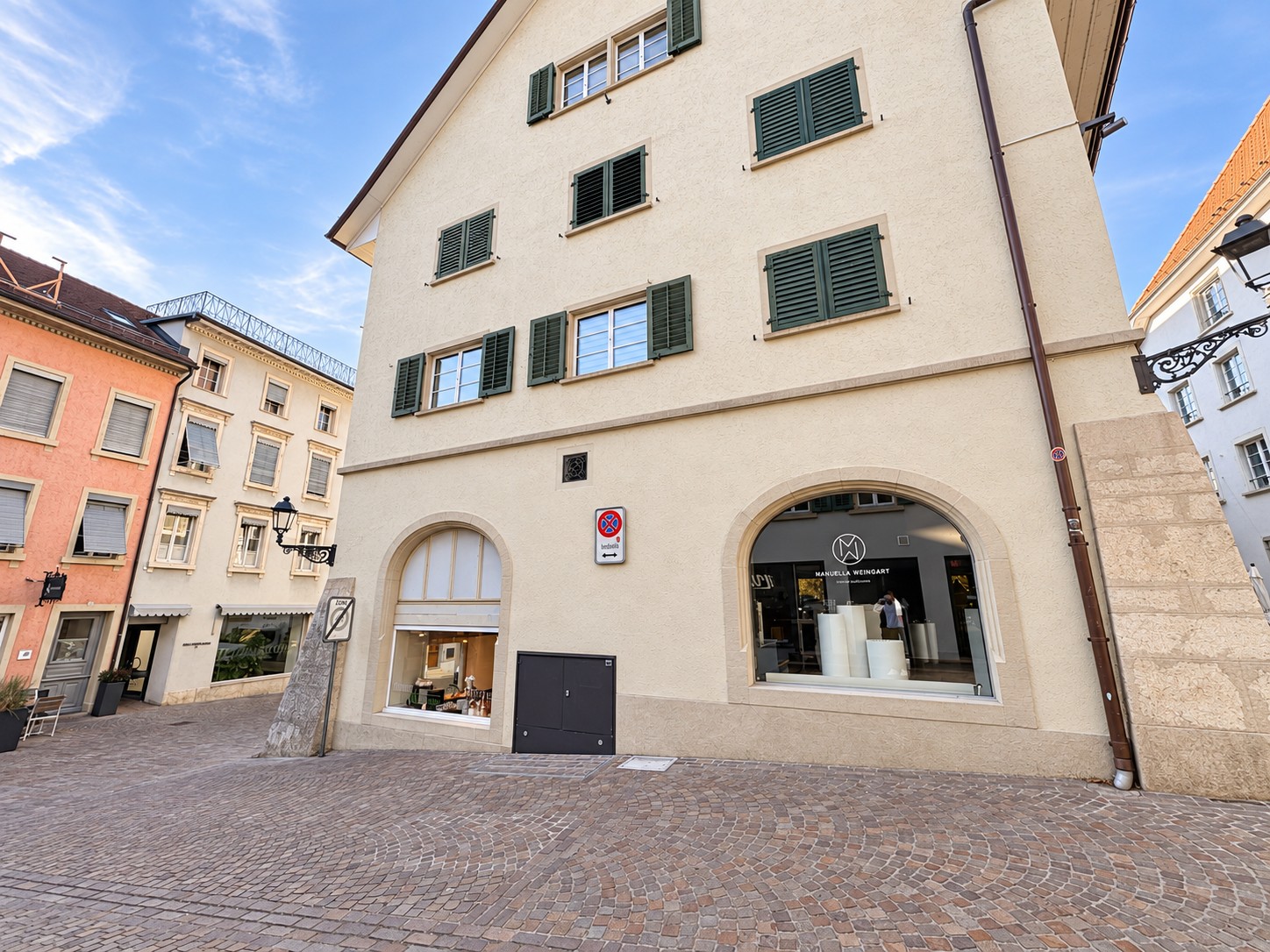 126m² commercial