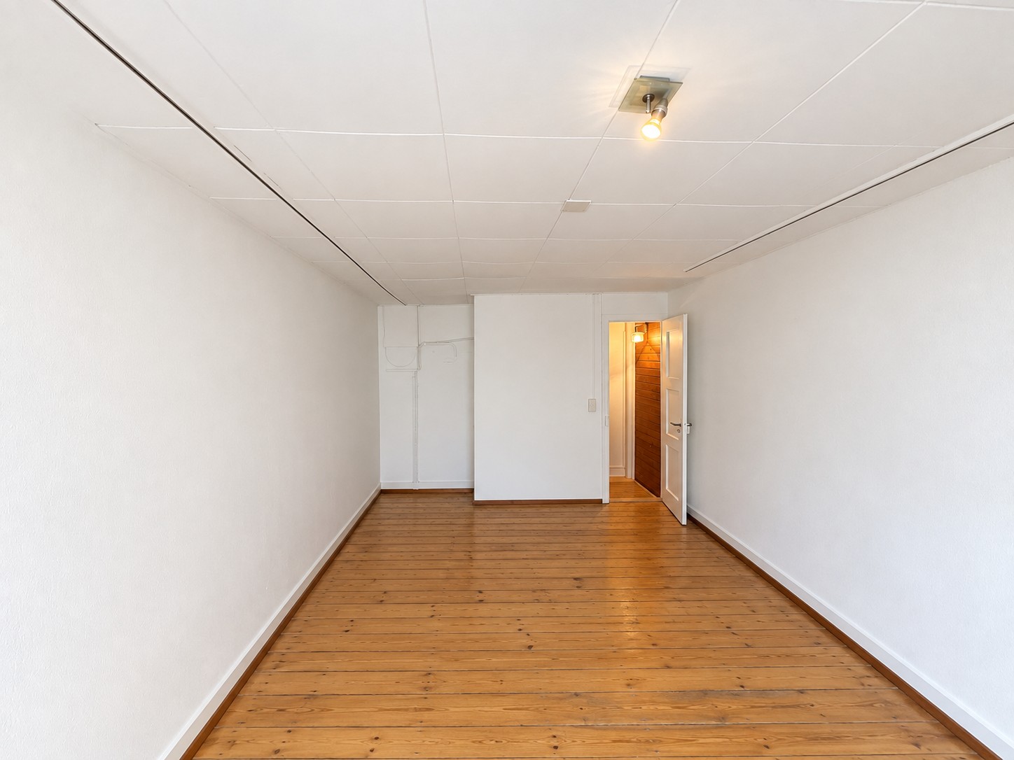 126m² commercial
