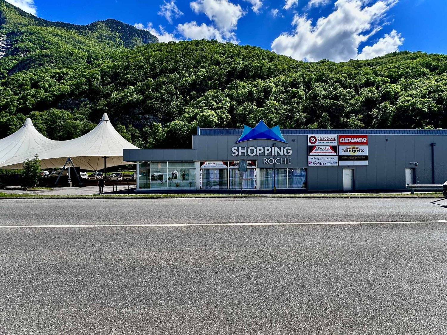 1400m² arcade, photo 1 of 5