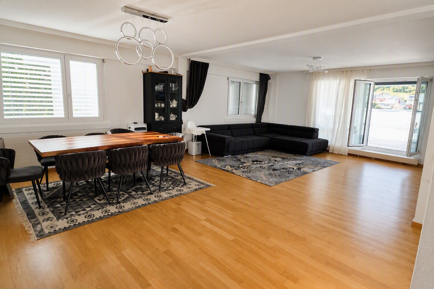 5 rooms apartment, photo 1 of 10