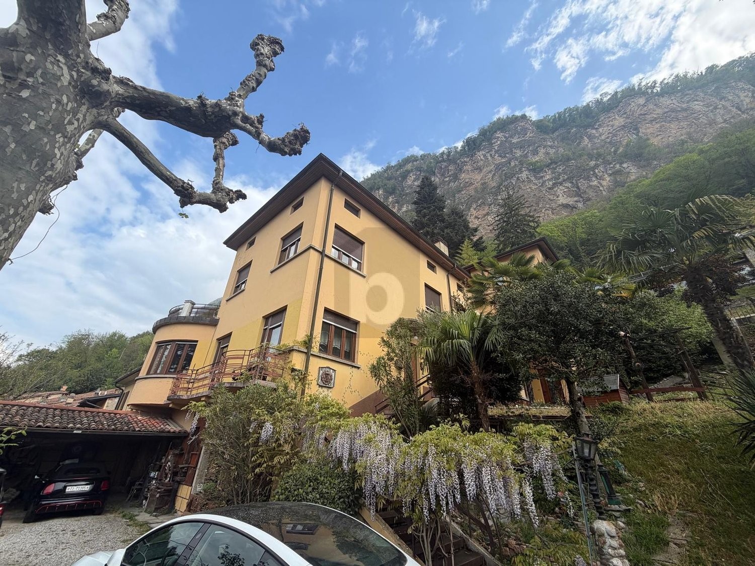 7 ½ rooms villa, photo 1 of 4