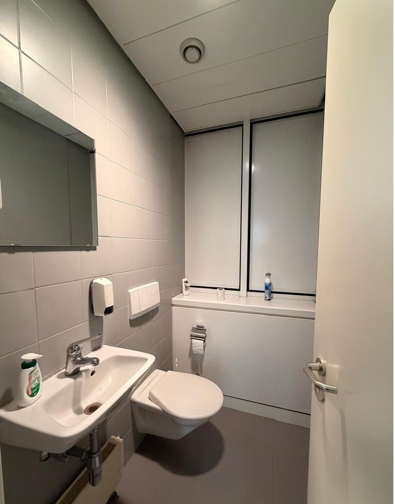 240m² office