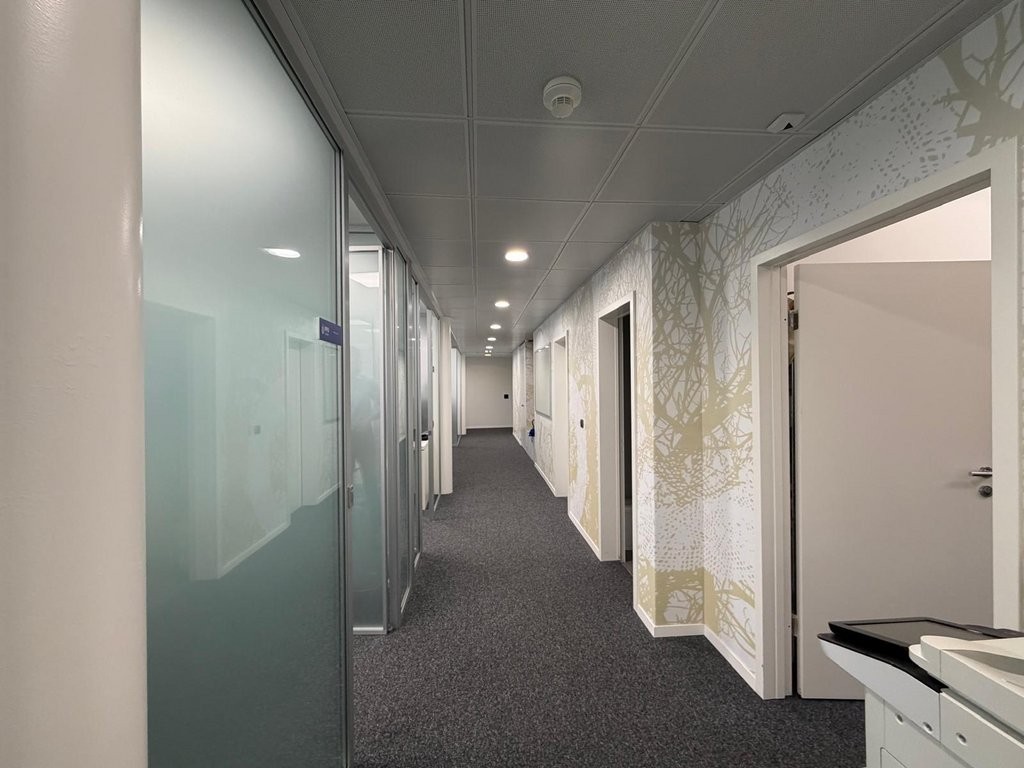 240m² office