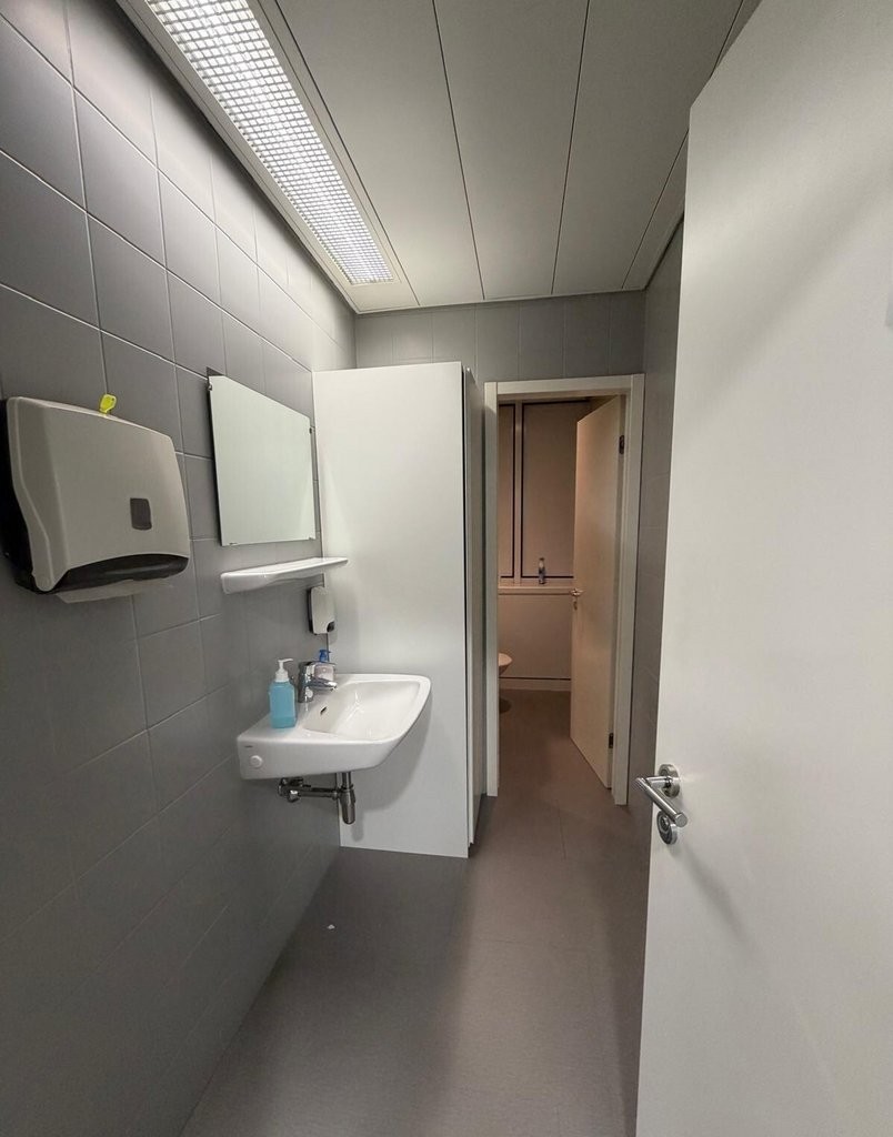 240m² office