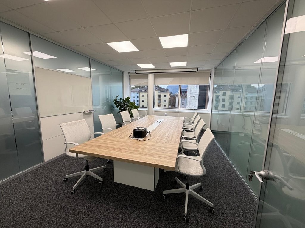 240m² office