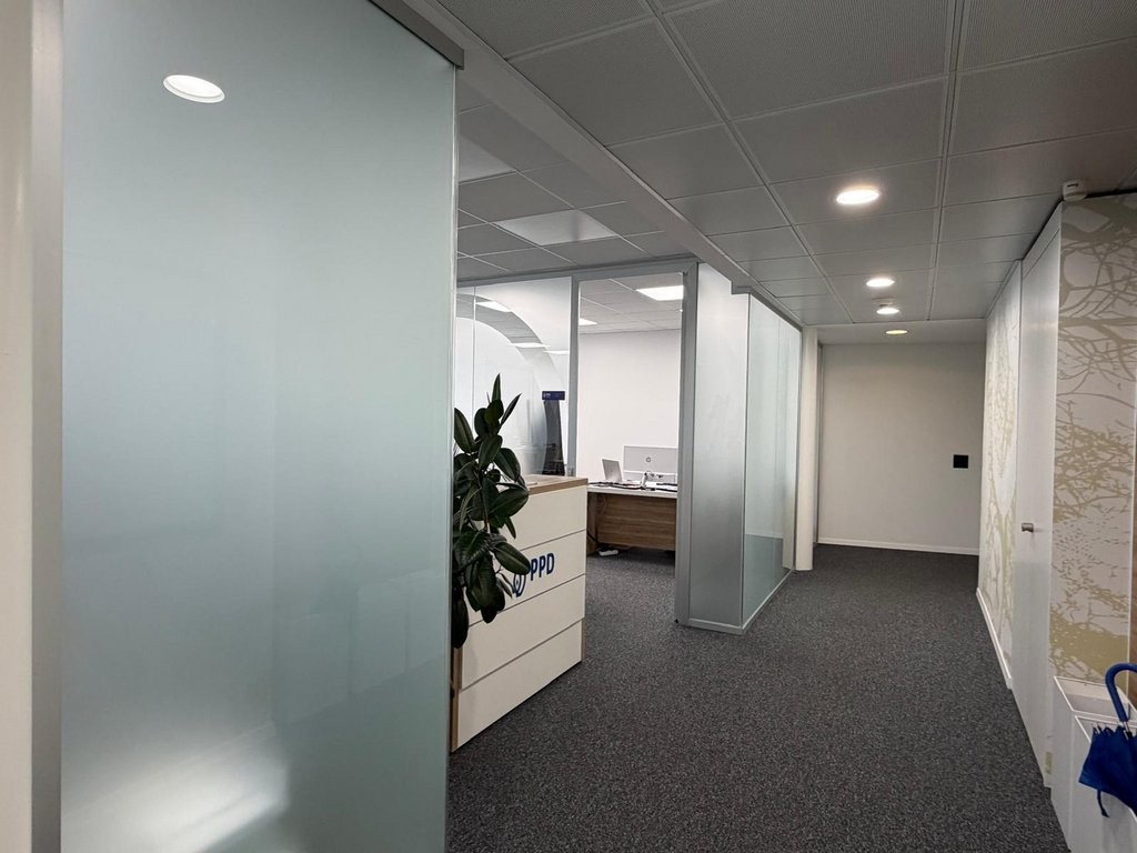 240m² office