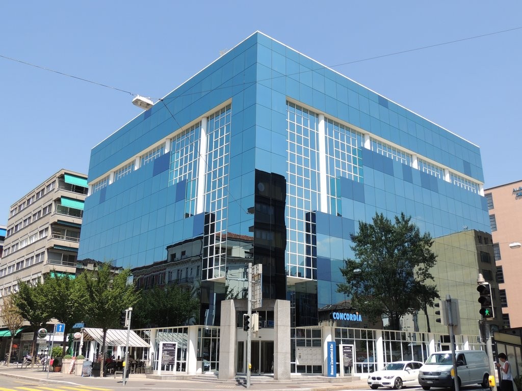 240m² office
