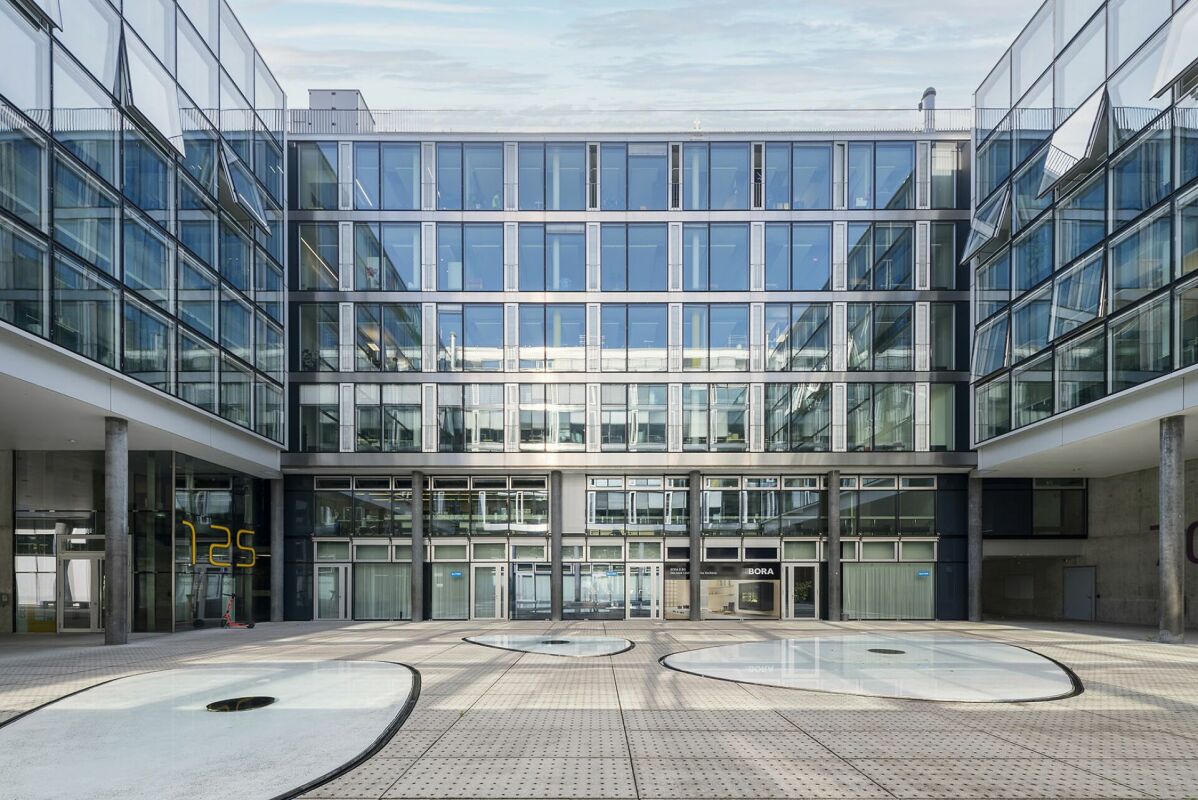 565m² office, photo 1 of 8