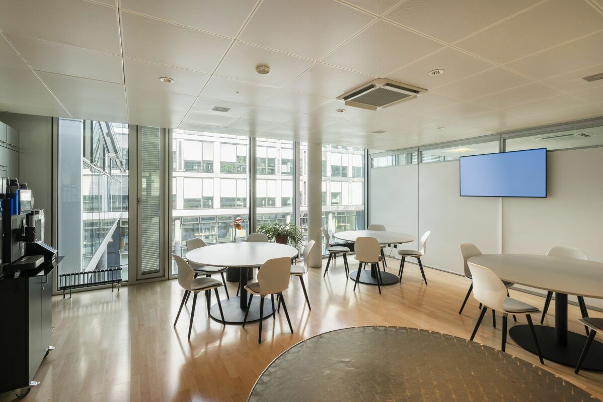 565m² office, photo 3 of 8