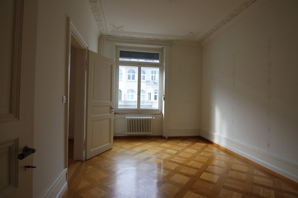 5 rooms apartment