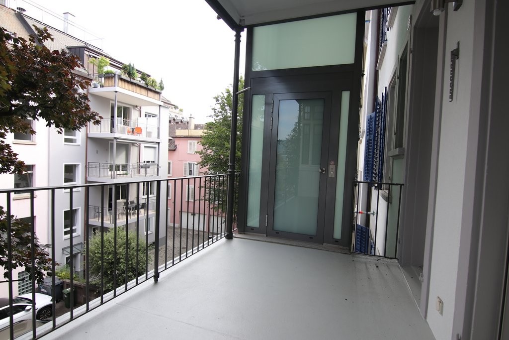 5 rooms apartment