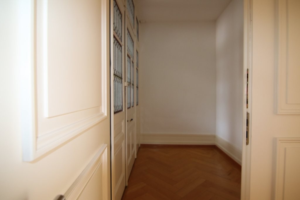 5 rooms apartment