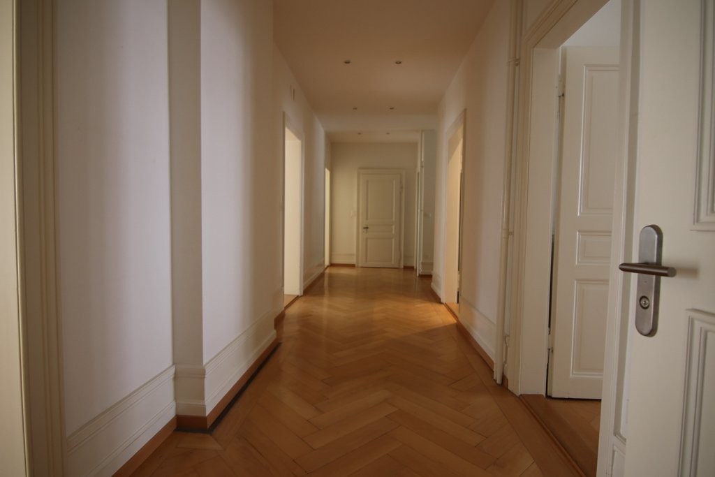 5 rooms apartment
