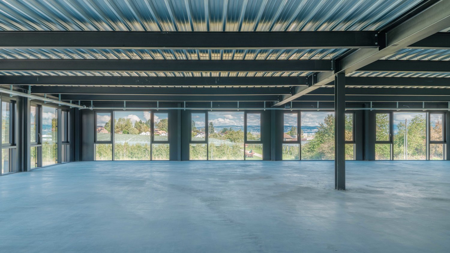 604m² industrial object, photo 5 of 8