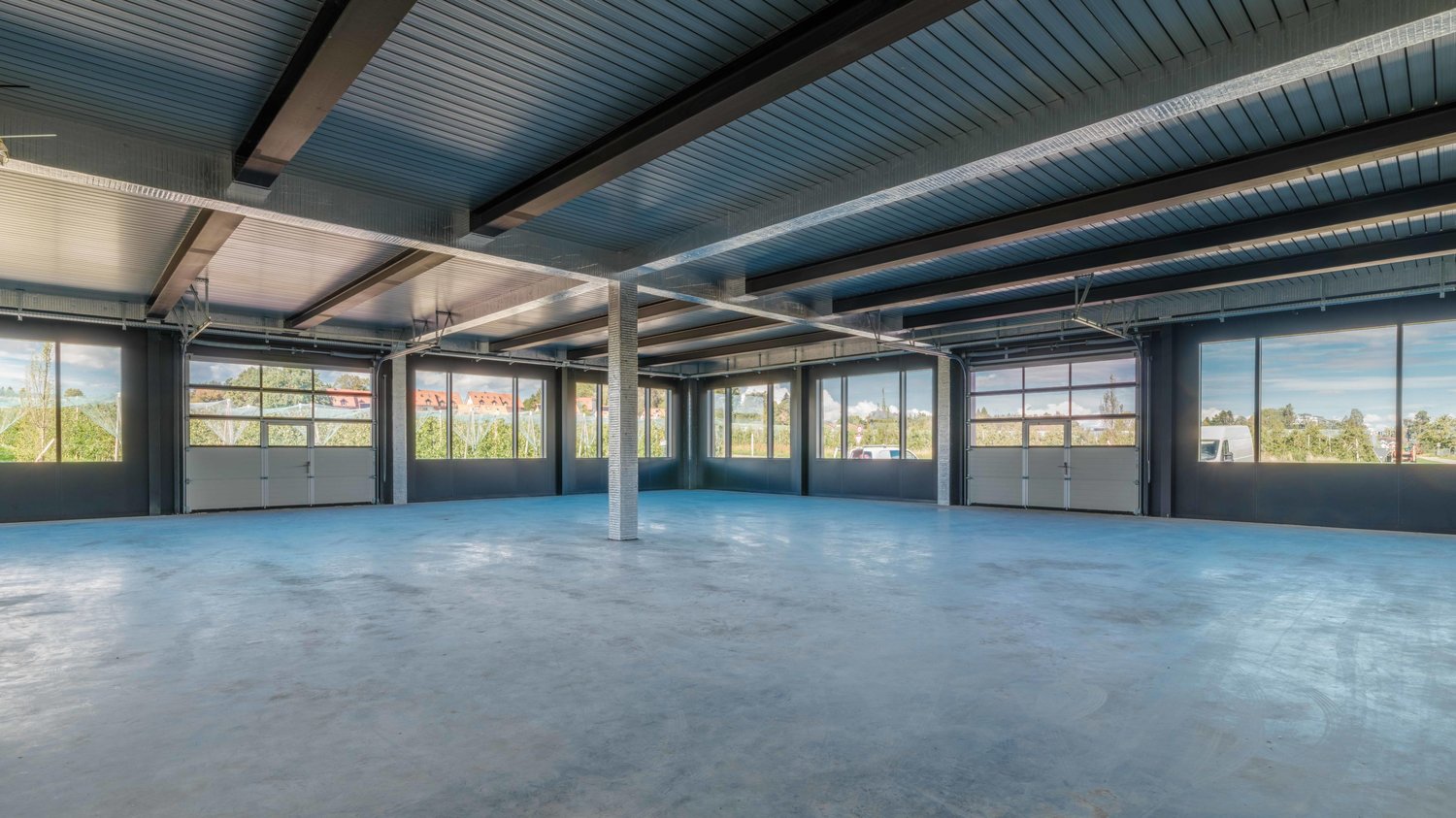 604m² industrial object, photo 3 of 8