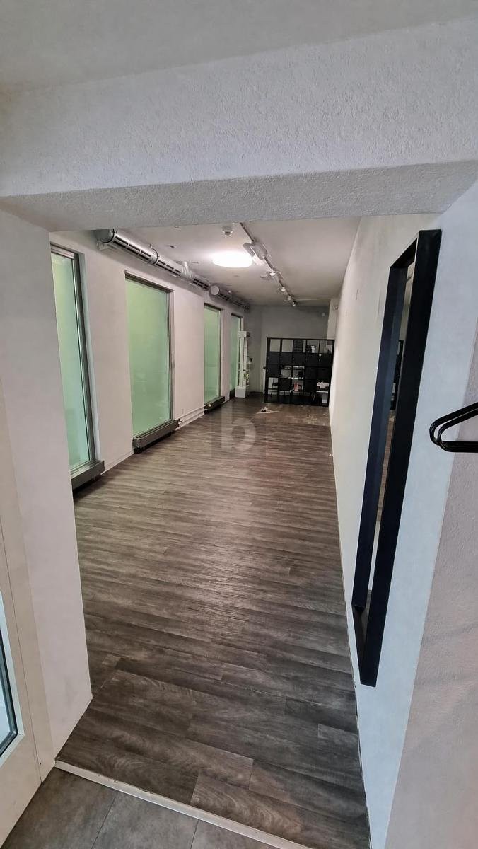 21m² shop