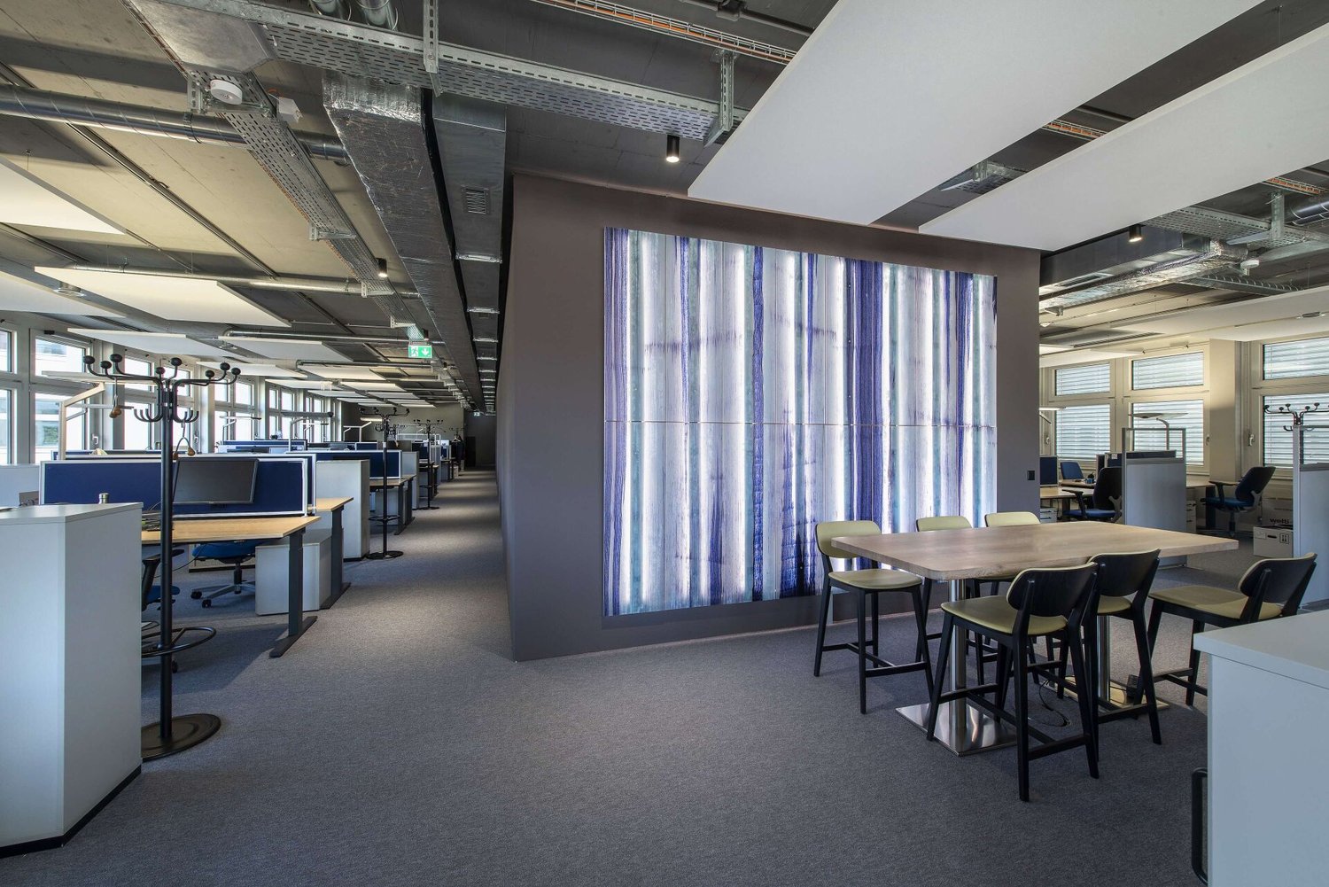 2130m² office, photo 3 of 8