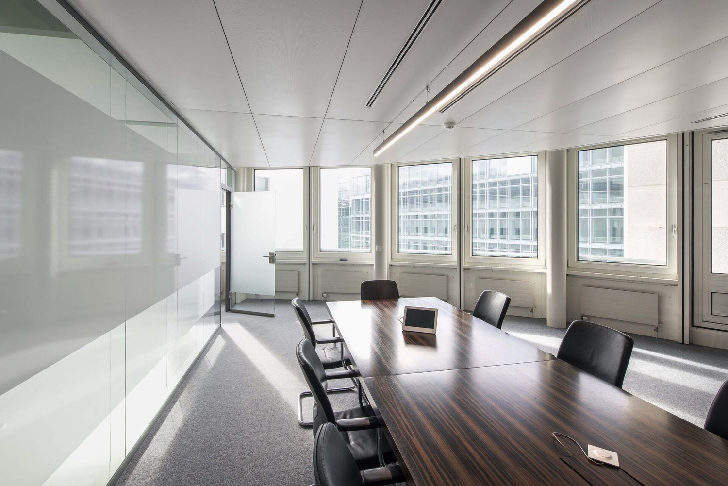 2130m² office, photo 6 of 8