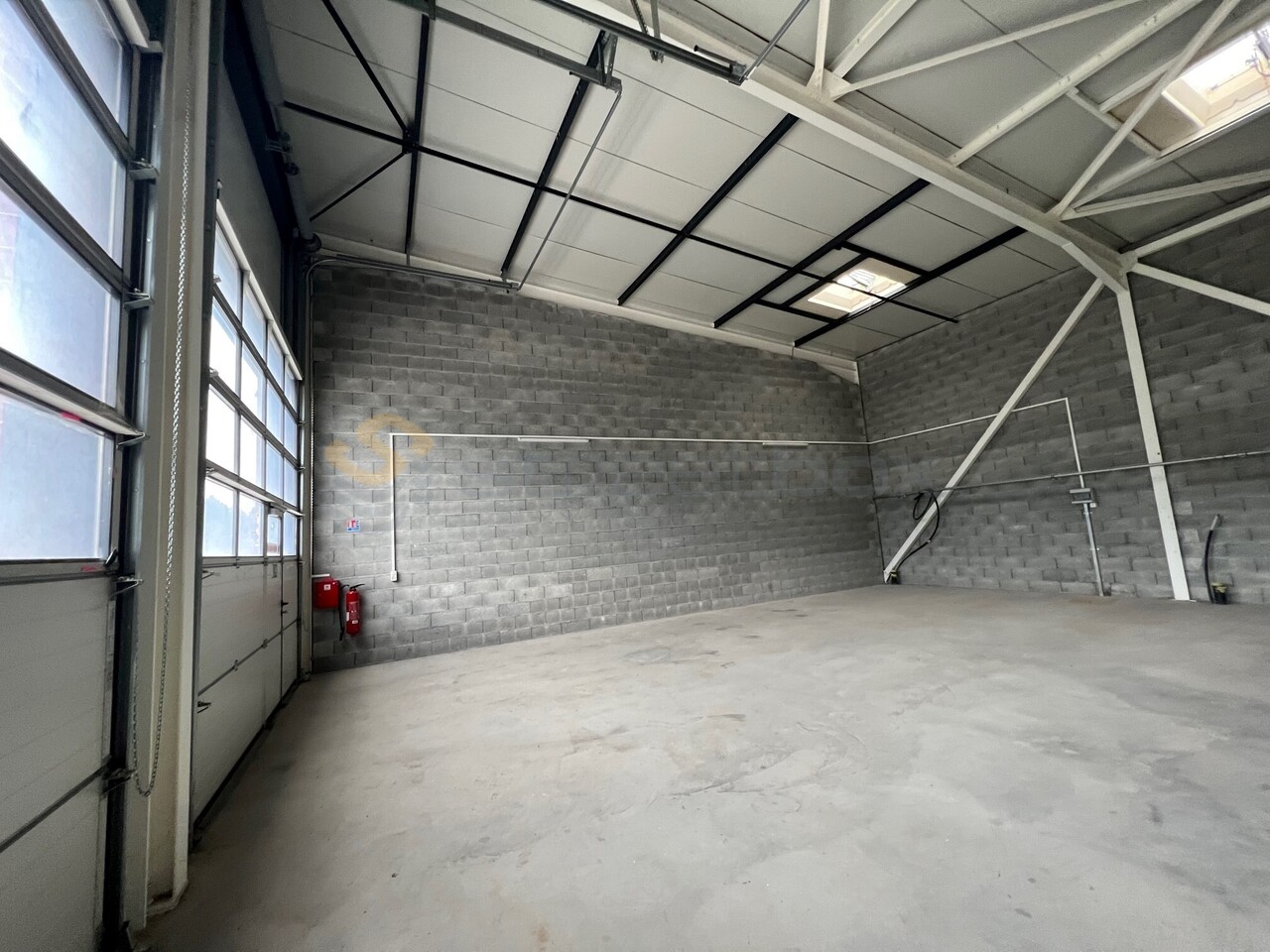 120m² commercial