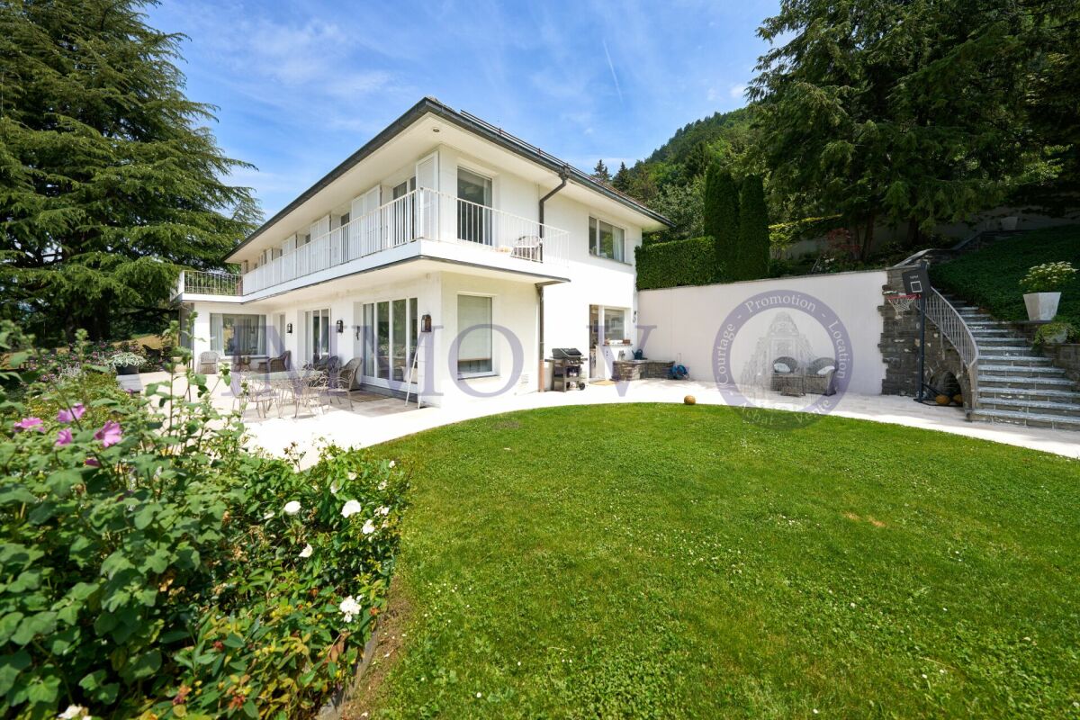 7 rooms villa, photo 3 of 10