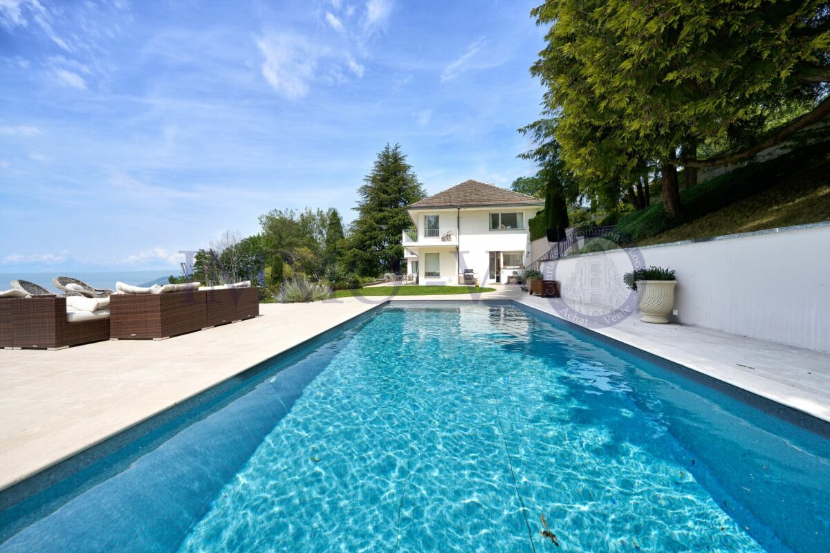 7 rooms villa, photo 2 of 10