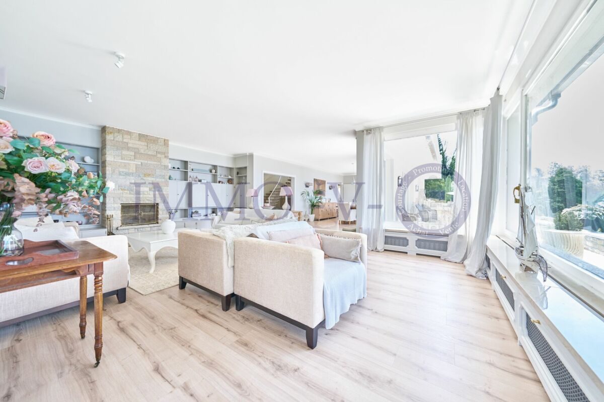 7 rooms villa, photo 9 of 10