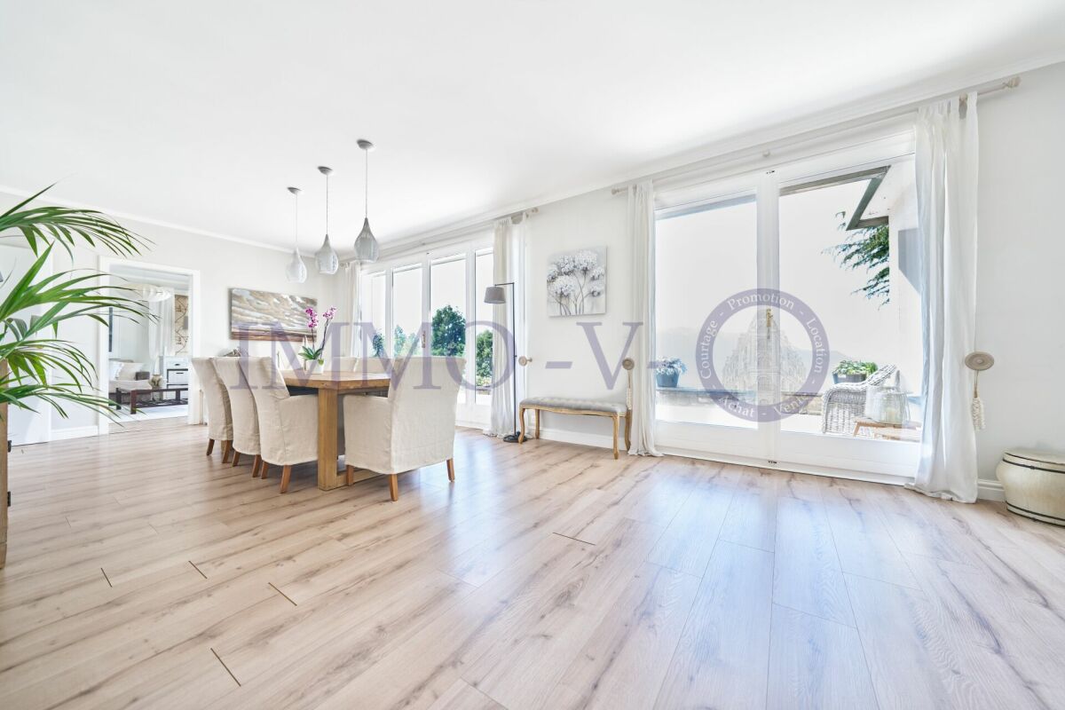 7 rooms villa, photo 6 of 10