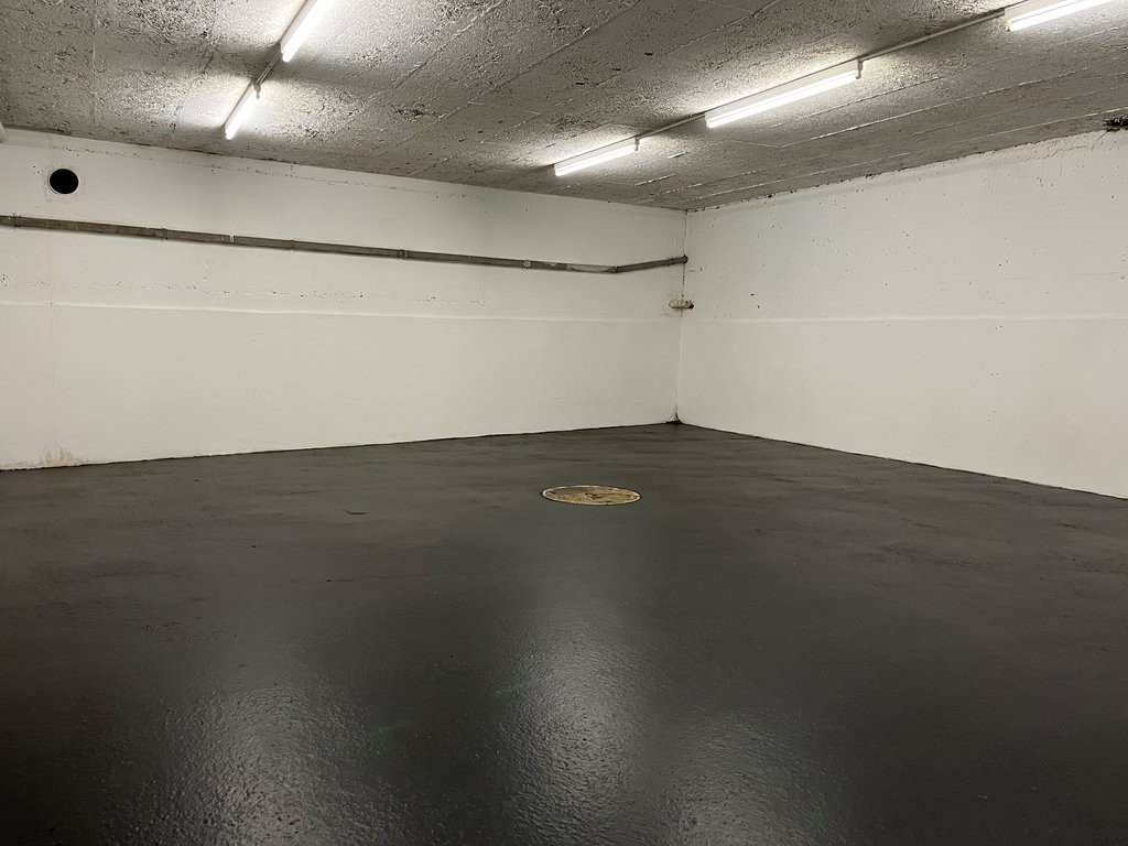 126m² workshop, photo 1 of 3