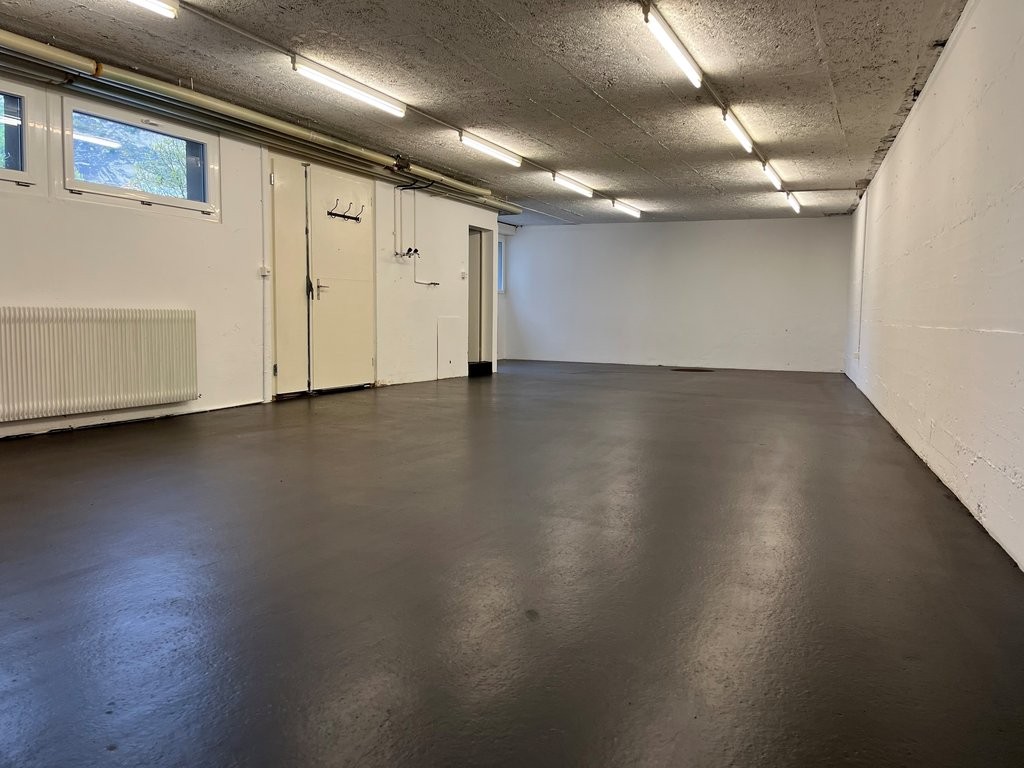 126m² workshop, photo 2 of 3