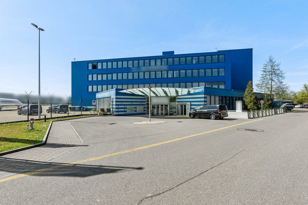 423m² office, photo 1 of 10