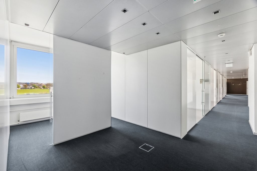 423m² office, photo 7 of 10