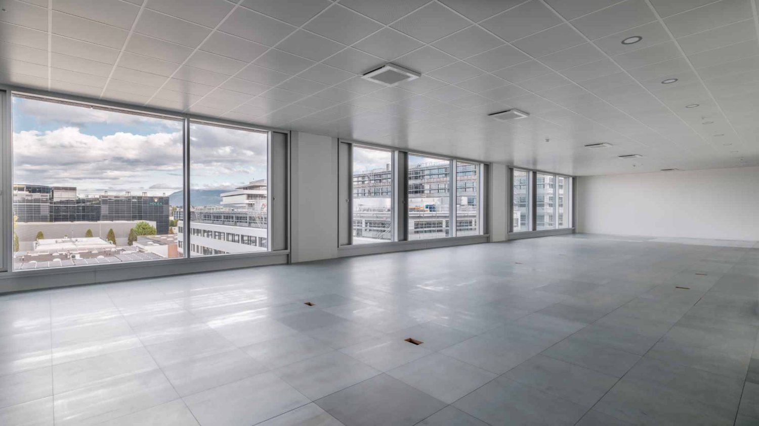 2000m² office