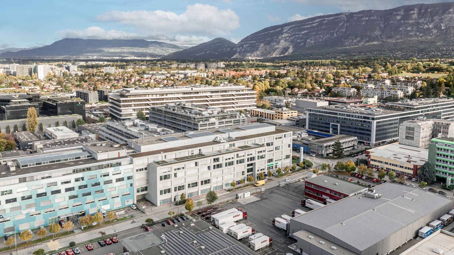 2000m² office