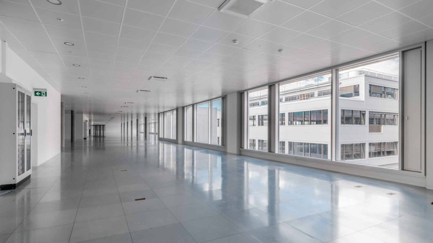 2000m² office