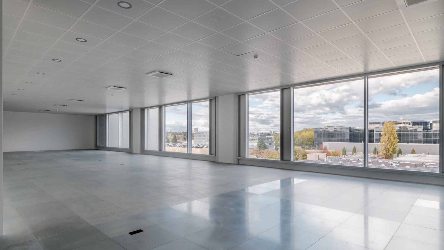 2000m² office