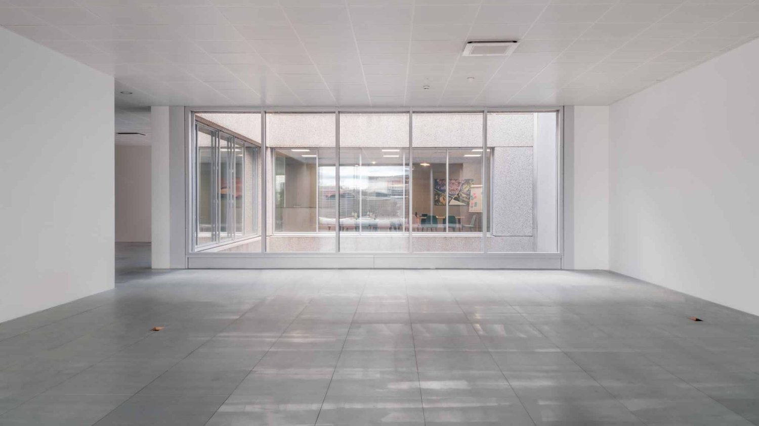 2000m² office
