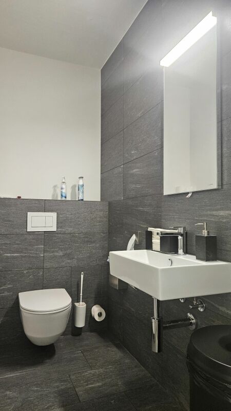 190m² commercial