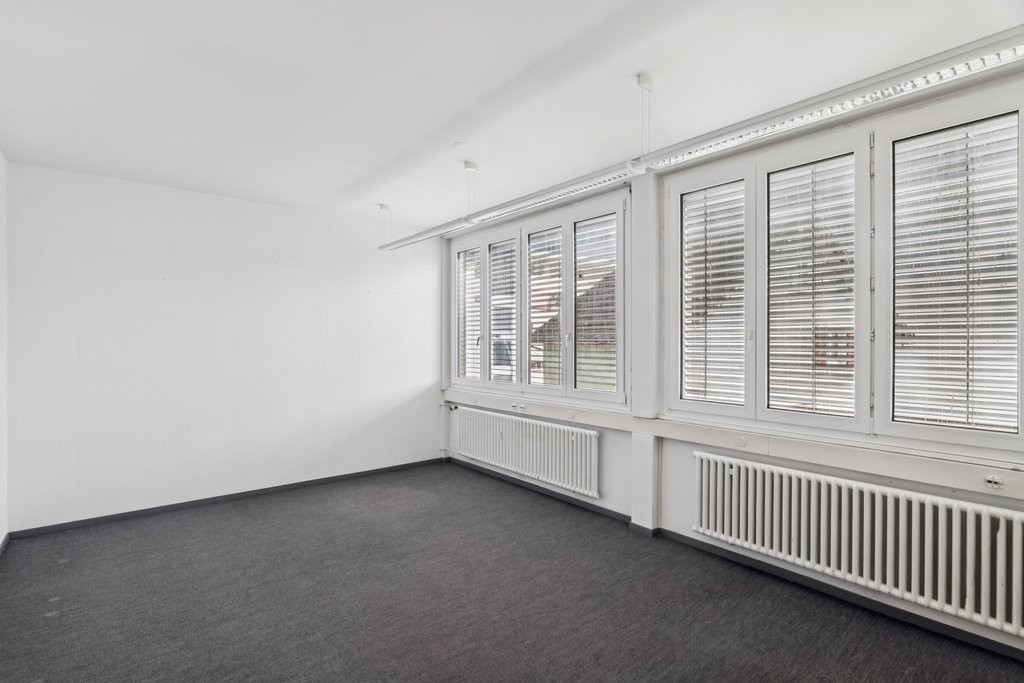 251m² office, photo 3 of 10