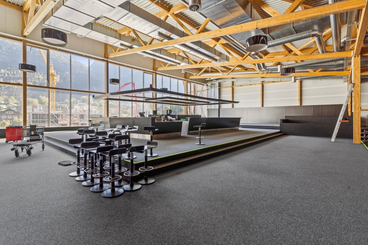 1867m² commerciale