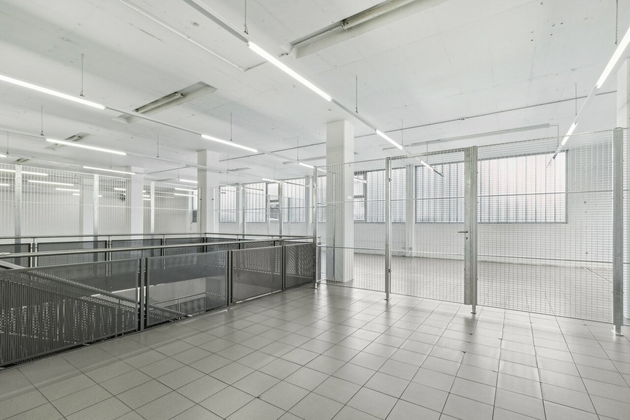 262m² storage room, photo 1 of 10