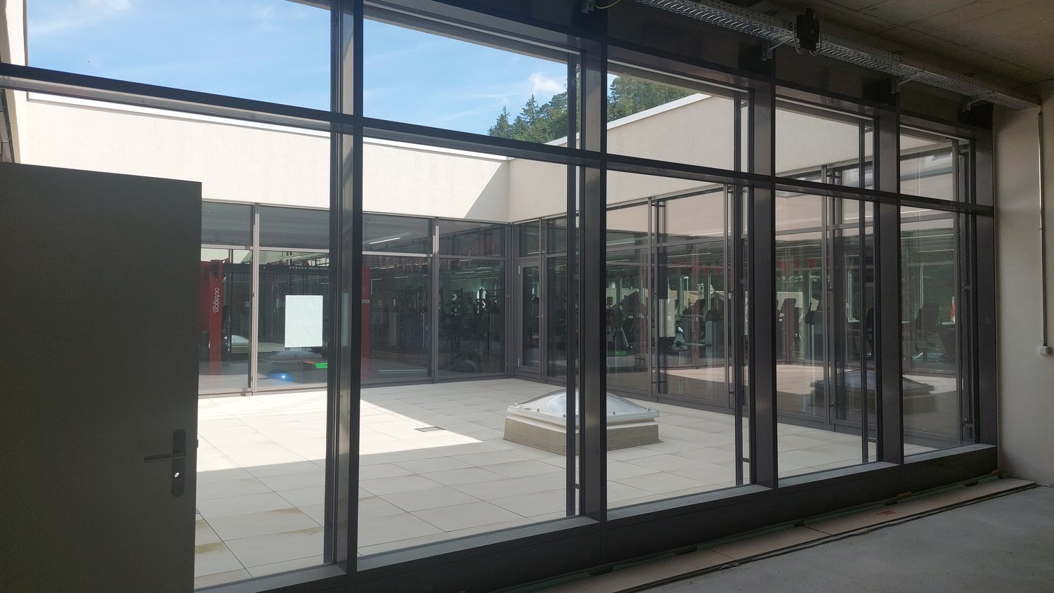 87m² shopping centre, photo 3 of 5