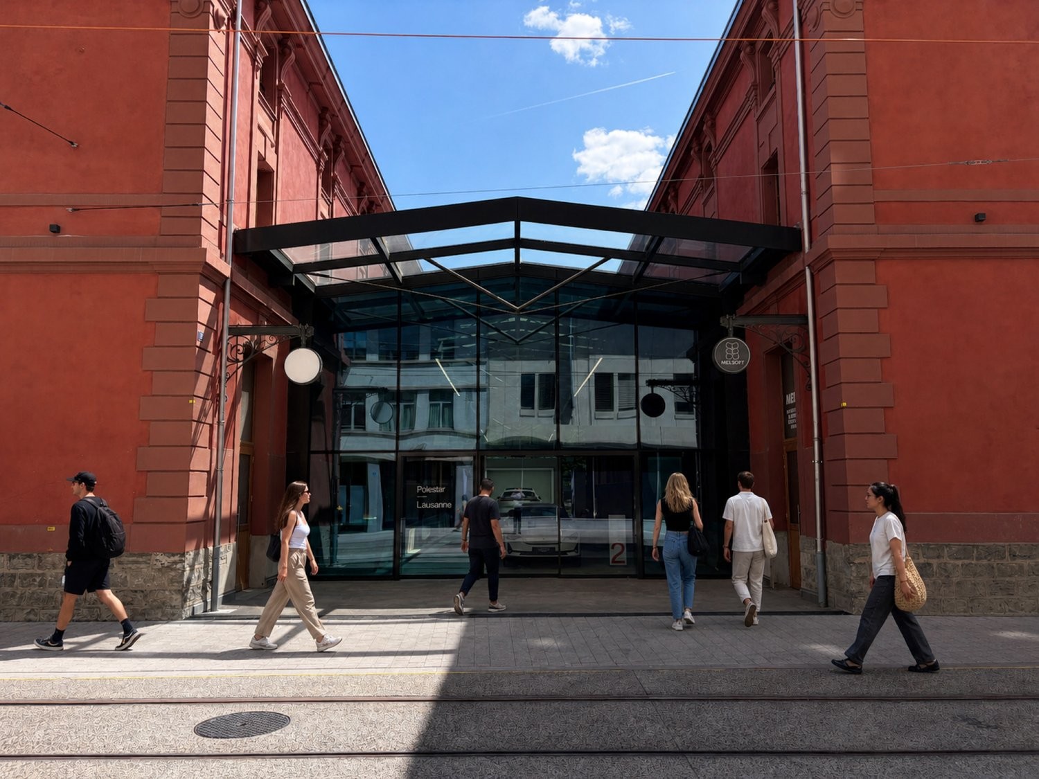 322m² shop, photo 1 of 10
