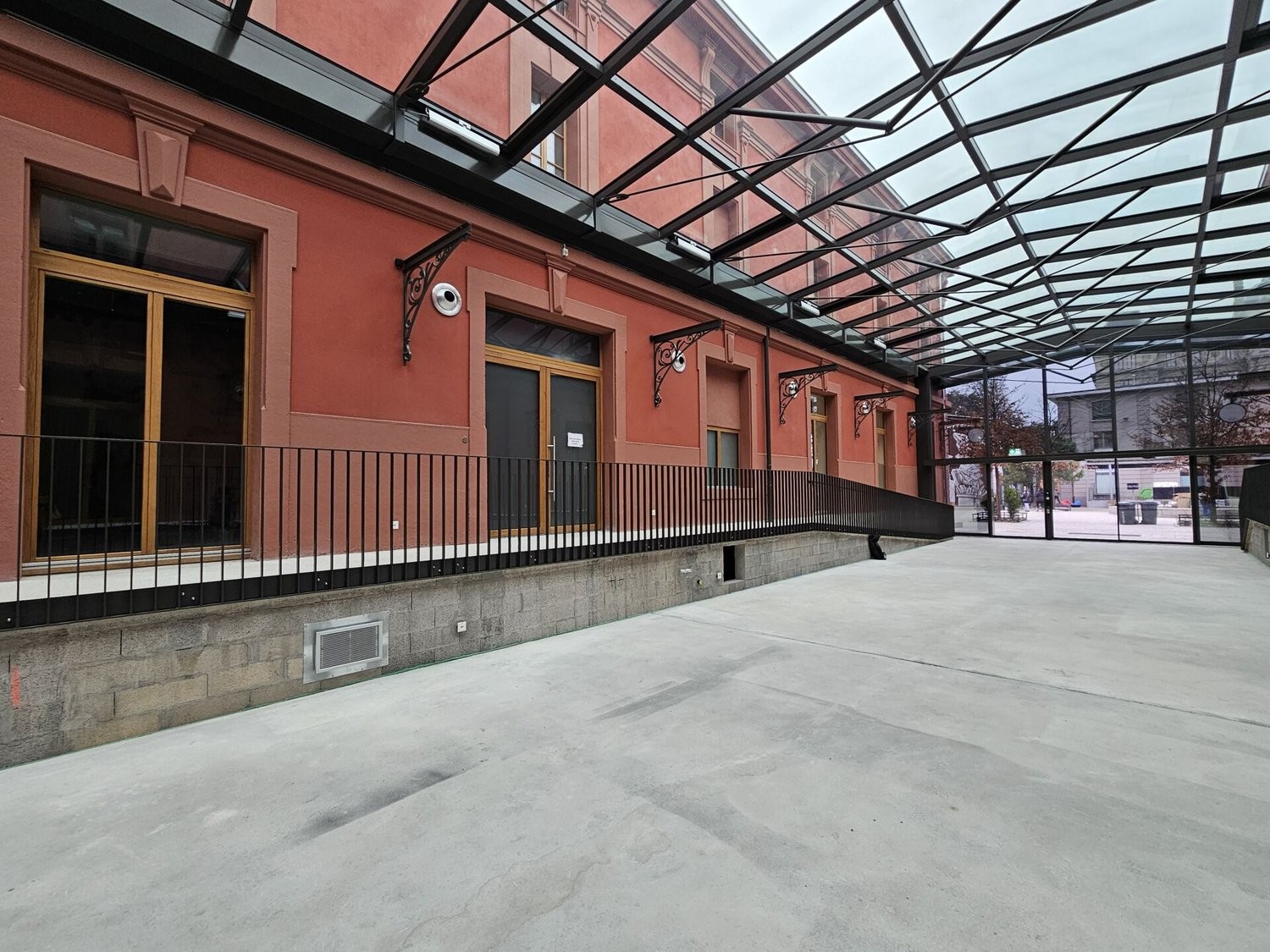 322m² shop, photo 5 of 10