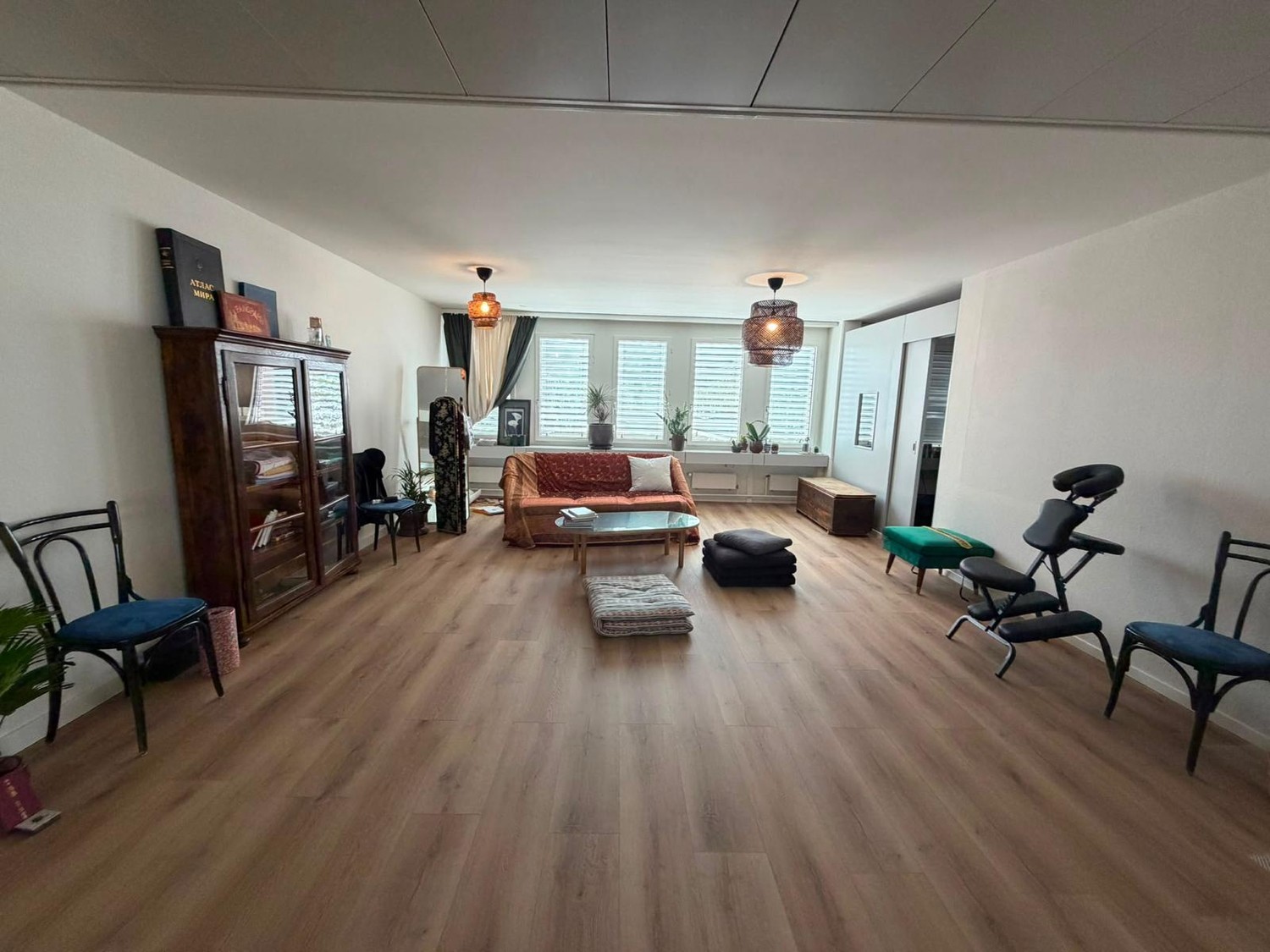 Commercial, photo 5 of 6