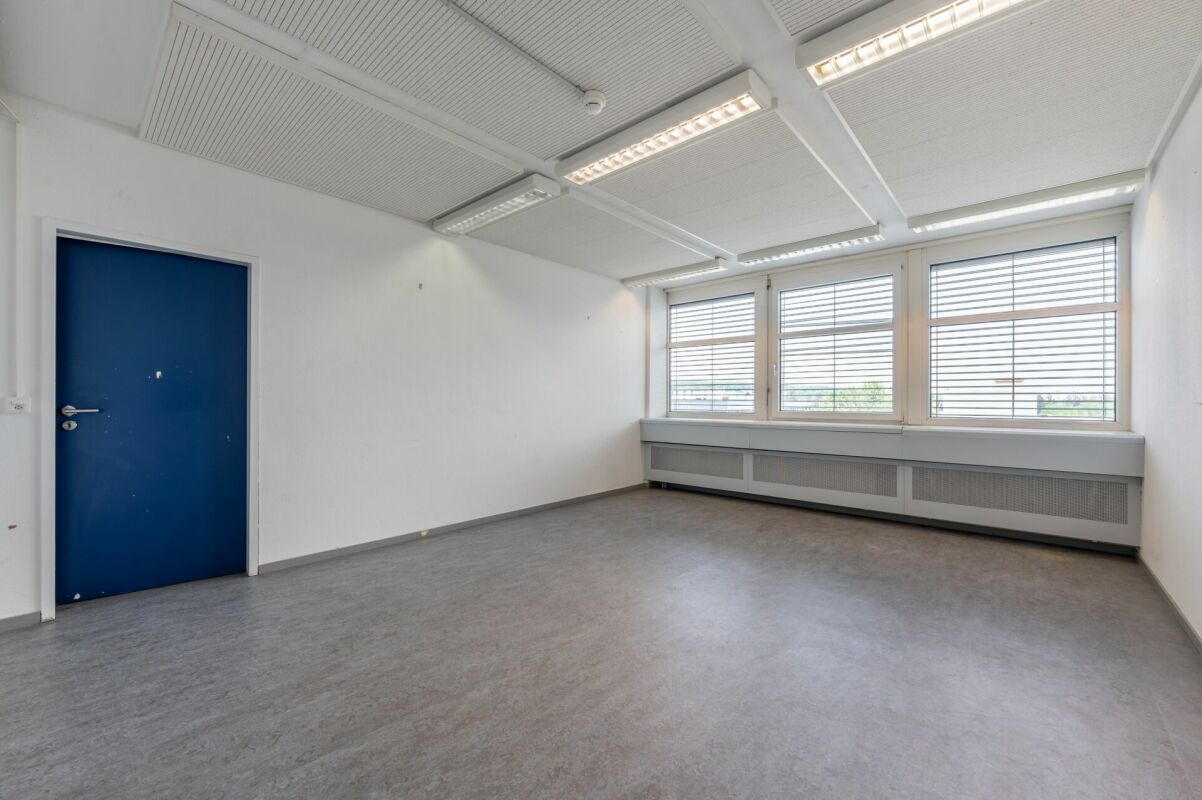 190m² commercial