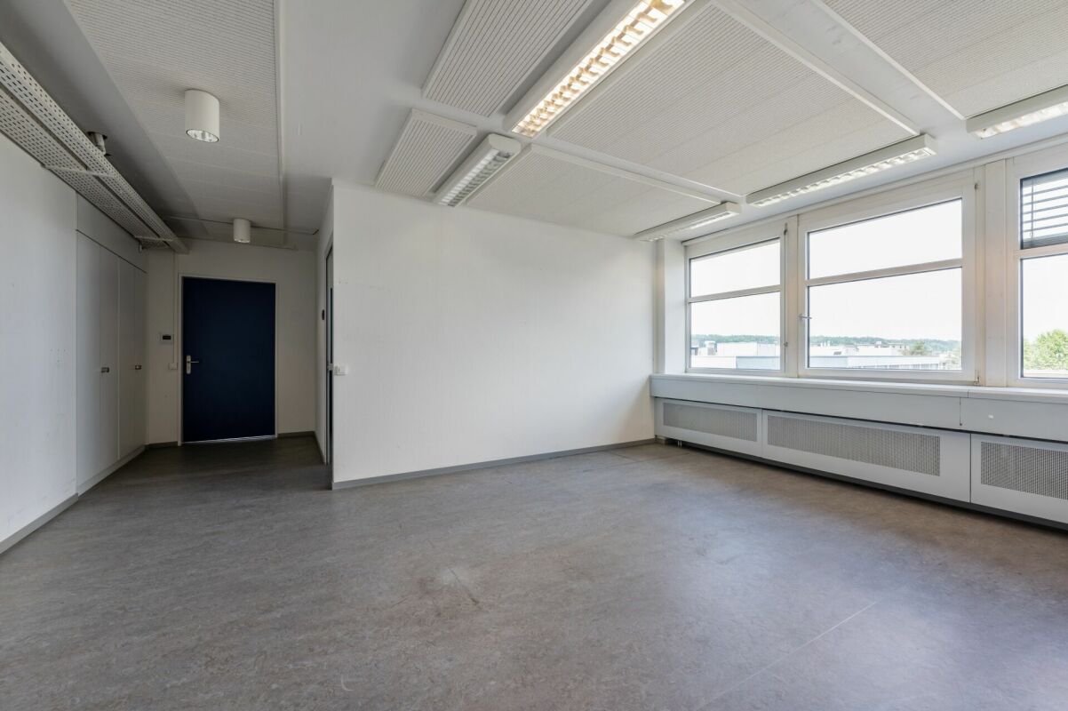 190m² commercial
