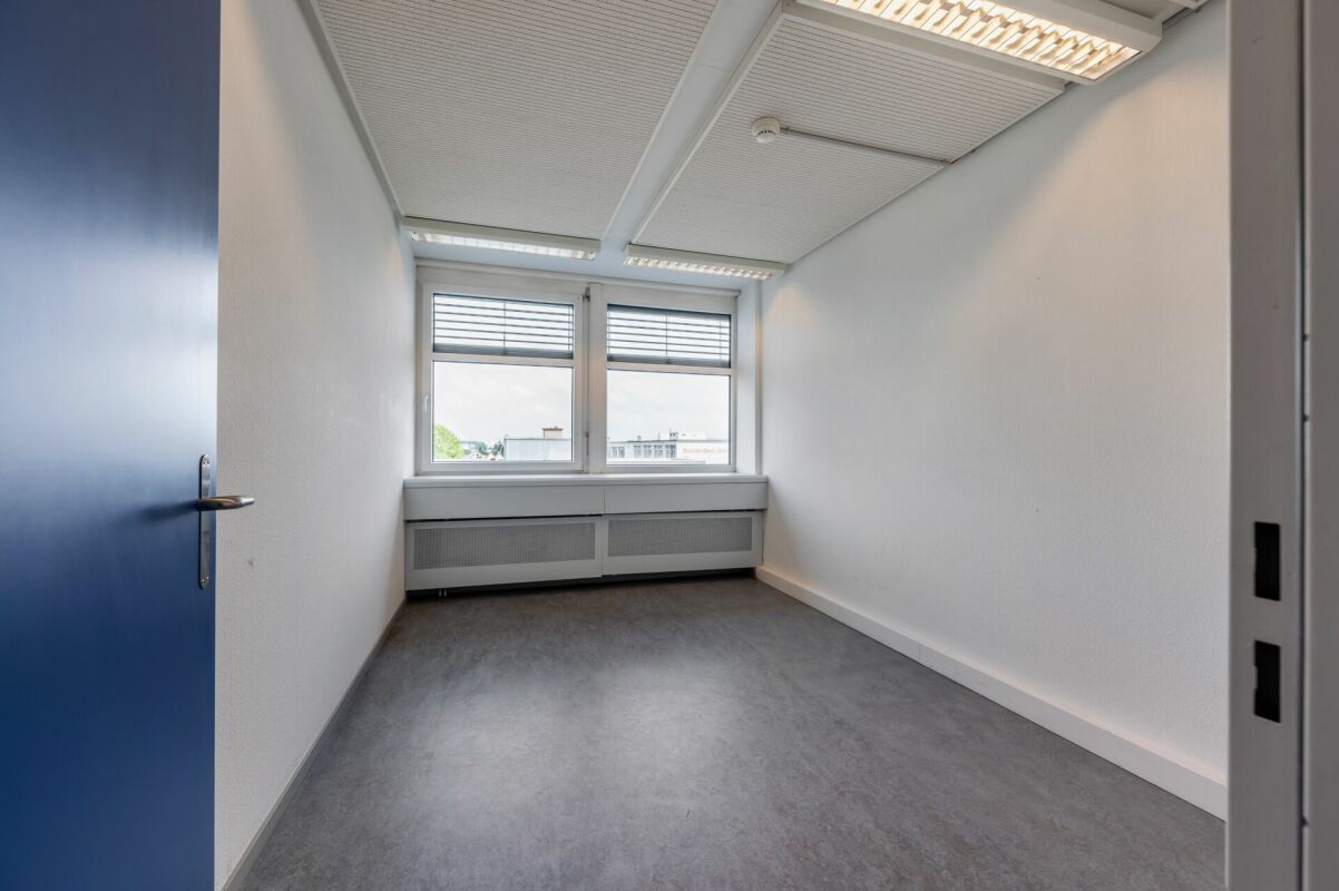 190m² commercial