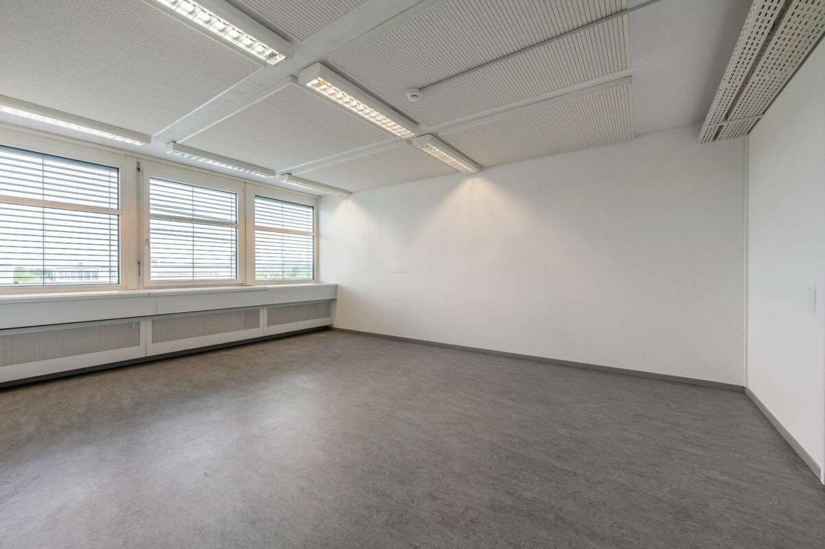 190m² commercial