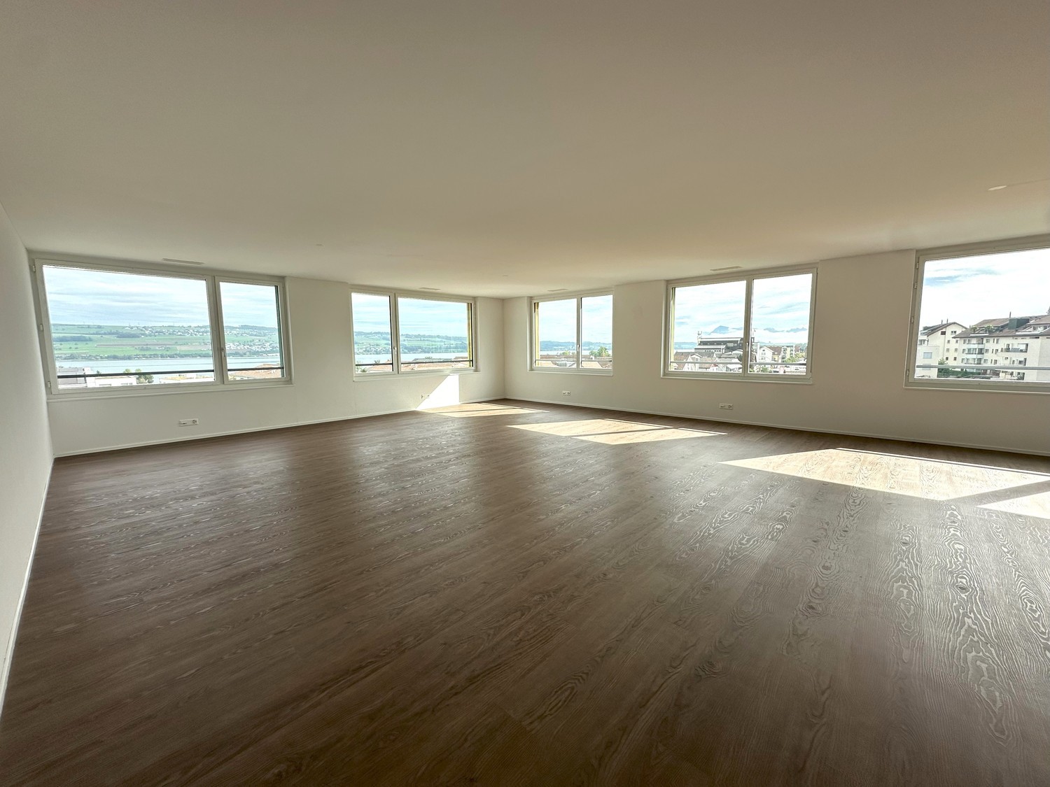 139m² office, photo 1 of 10